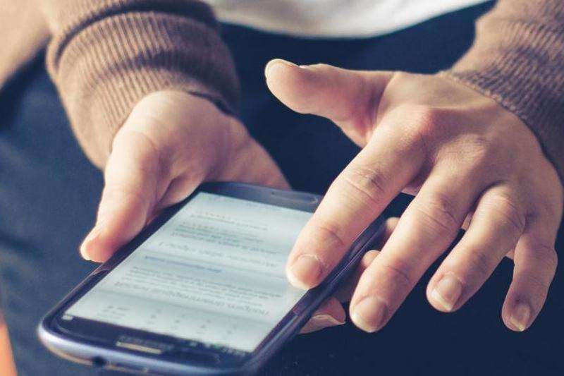 WhatsApp如何一键恢复聊天记录？